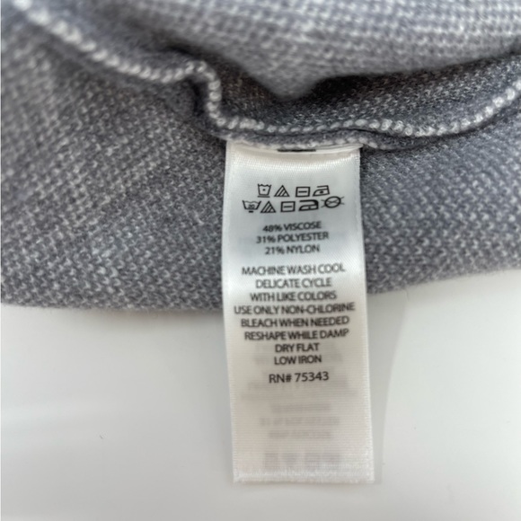 CYNTHIA ROWLEY: Diagonal, Grid Pullover Sweater, Size Small. Gray/White - Picture 5 of 6